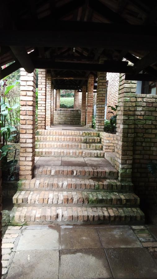 White Horse Inn Kabale Экстерьер фото